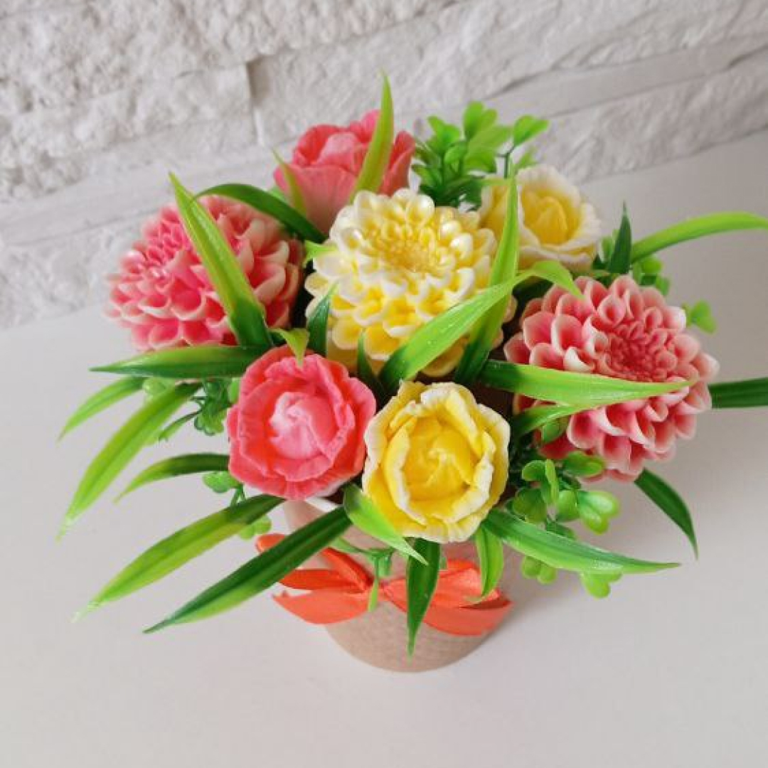 Букет из мыла — Тюльпаны и хризантема (желтые и красные)
