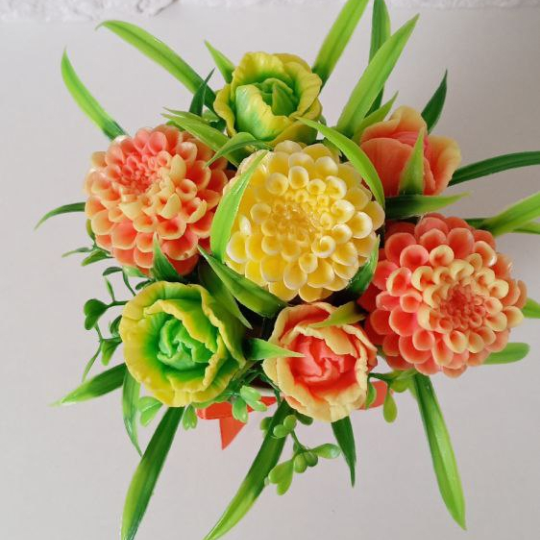 Букет из мыла — Тюльпаны и хризантема (желтые, красные и зеленые)